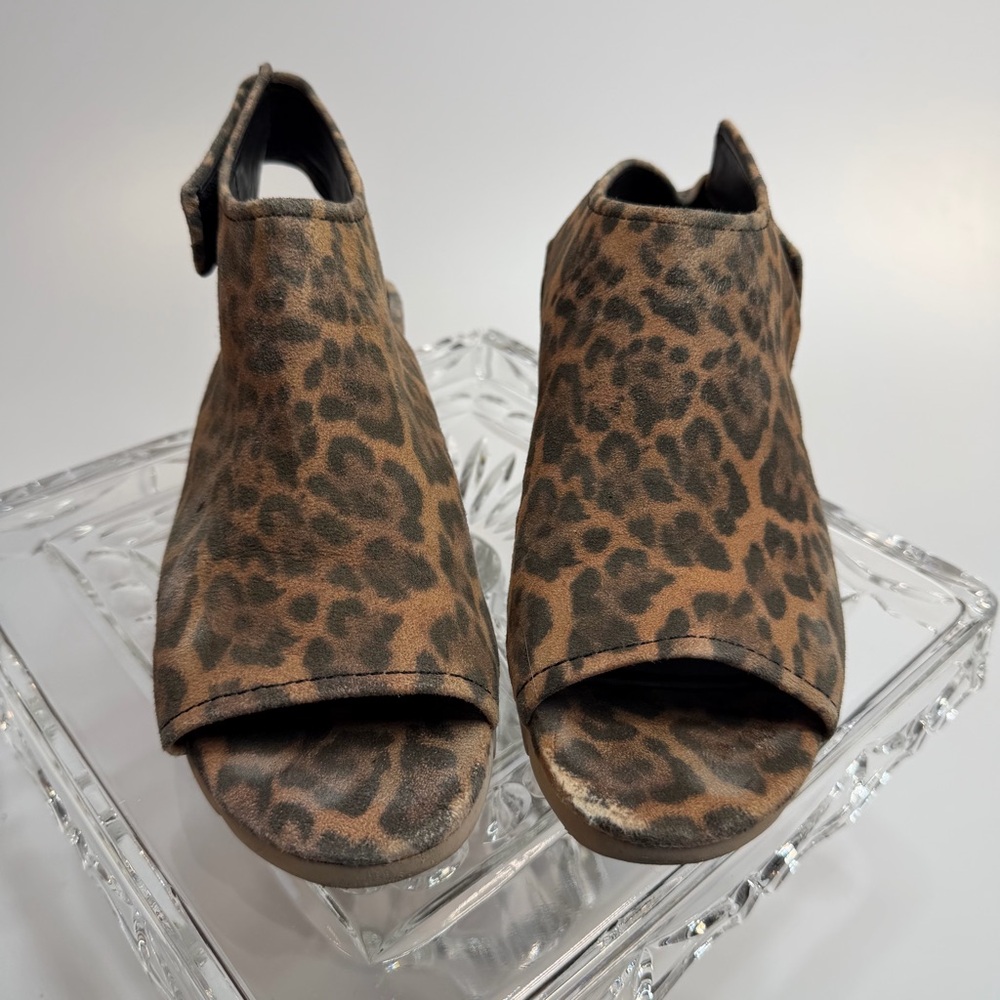 Nurture Mighen leopard sling back fabric wedge- size 7